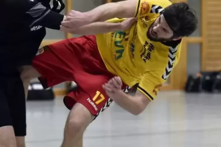 Peter Baumann hat mit seiner Erfahrung das Spiel der HSG gelenkt und war nur selten in Schieflage zu bringen.  Foto: BOLTE
