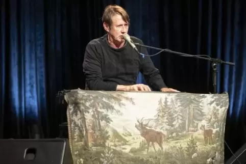 Trieft vor schwarzem Humor und beißender Ironie: Kabarettist Andreas Rebers. Foto: VIEW