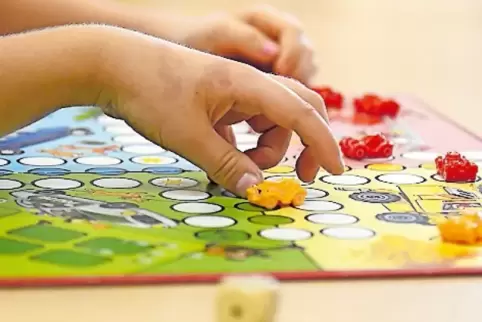 Spielen, lernen und betreut über den Mittag kommen.