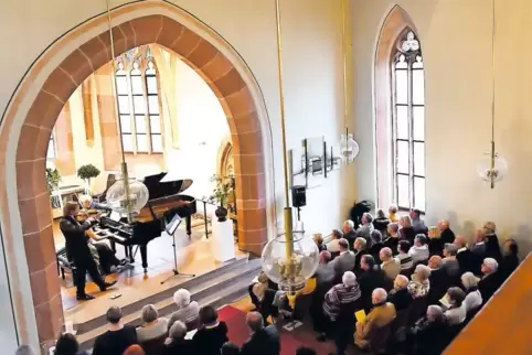 Der Geiger Kirill Troussov und seine Schwester Alexandra Troussova am Klavier haben das dritte der sieben Konzertabende der bere