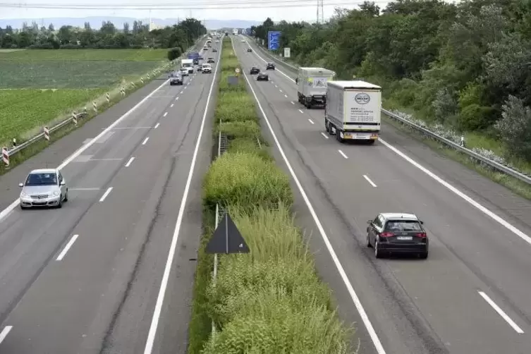 Vorbereitende Arbeiten sollen auf der Autobahn bei Frankenthal schon Mitte Mai starten. Foto: BOLTE