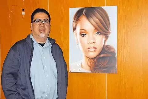 Airbrush-Profi: Javier Soto mit Rihanna.