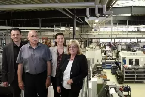 Erfolgreich unter anderem mit Produ kten für die Automobilindustrie und deren Zulieferer (von links): René Born, Reinhold Born, 