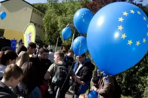 Nicht nur heiße Luft gab’s am Mittwoch: Die Schüler haben sich kritisch mit dem Thema Europa auseinandergesetzt. Foto: Sayer