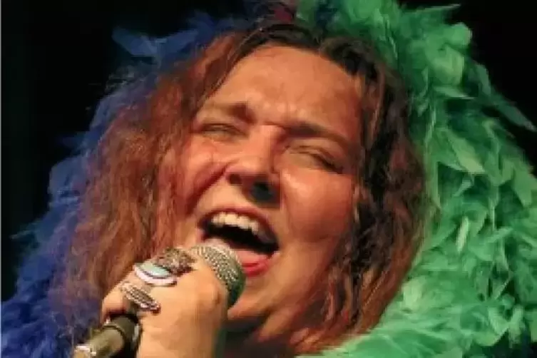 Als Janis-Joplin-S&auml;ngerin auf der Kinob&uuml;hne: Marion La Marche.  Foto: La Marche/Frei