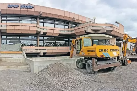 Es wird eifrig gewerkelt im Umfeld der Neuen Pforte in Mutterstadt. Für manche Arbeiten sind die vollen Auftragsbücher der Unter