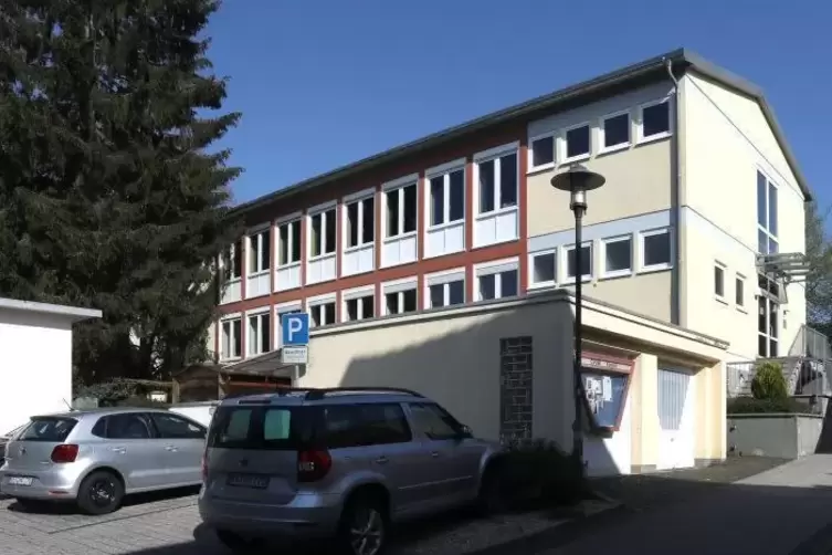 Auch das Gemeindezentrum ist in die Jahre gekommen.  Foto: van