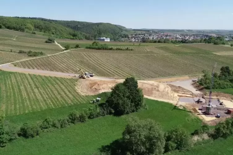 Bei Dörrenbach wird derzeit an der Ortsumgehung für Bad Bergzabern gebaut. Hier entsteht eins von insgesamt fünf Brückenbauwerke