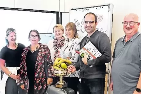 Die Sieger der Abnehm-Aktion: von links Martina Butsch, Maria Caballero, Siegrid Nowack, Larissa Berges und Martin Kögel und Jür