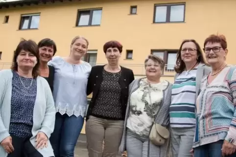 Gruppenfoto mit Ortsbürgermeisterinnen aus dem Landkreis (von links): Klaudia Schneider (Merzweiler), Susanne Heer (Deimberg), M