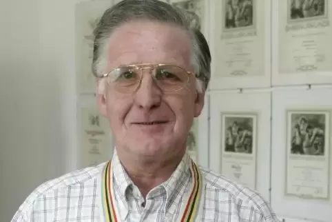 Emil Schulz mit der Silbermedaille der Olympischen Spiele von 1964 in Tokio (Japan). Foto: VIEW