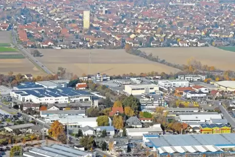 Mutterstadt verbindet Wohnen (hinten) und Gewerbe (vorne) ziemlich gekonnt.