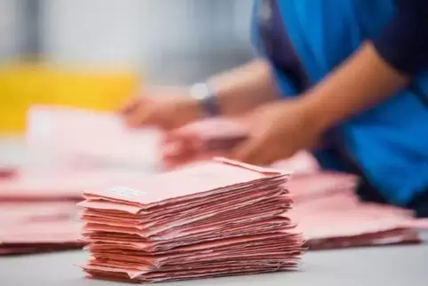 Rund 45.000 Wahlhelfer sollen im Einsatz sein zwischen dem Westerwald und der Pfalz. Symbolfoto: Rolf Vennenbernd/dpa