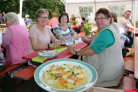 Das sieht lecker aus: Südtiroler Schlutzkrapfen mit Spargel beim Dudenhofener Fest zu Ehren des Edelgemüses.  Foto: Lenz