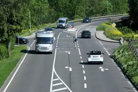 Auf einer Länge von 3,3 Kilometern wird die Bundesstraße 47 durchs Zellertal (hier bei Harxheim) im Sommer erneuert. Der genaue 