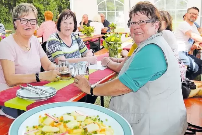 Das sieht lecker aus: Südtiroler Schlutzkrapfen mit Spargel beim Dudenhofener Fest zu Ehren des Edelgemüses.