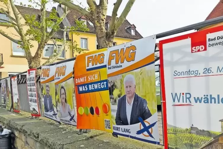Überall Plakate: Wahlwerbung am Obermarkt.