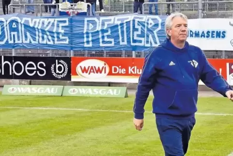 Abgang: Peter Tretter war nach dem Abpfiff noch bei den treuen Fans, dann ging’s zur letzten Pressekonferenz.