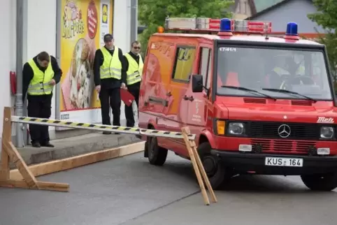 Mit Spiegel statt Rückfahrkamera: Einparken in einem Zug.  Foto: sayer