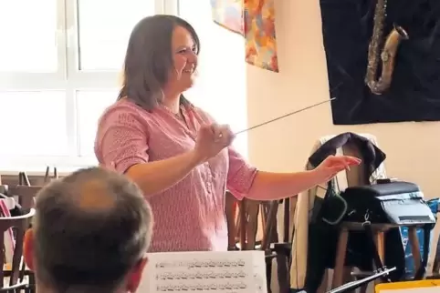 Sabrina Völpel leitet das große Projektorchester, am Samstag ist Aufführung.