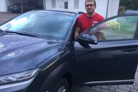 Von einem Elektro-Auto begeistert: Guido Pfeiffer.  Foto: privat/frei