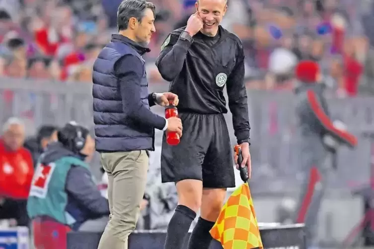 Sie bekommen es am Samstag wieder miteinander zu tun: Bayern-Coach Nico Kovac und der Gauersheimer Schiedsrichter-Assistent Chri