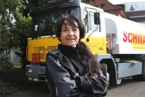Den Gefahrgutführerschein hat Silvia Schehl bereits mit 21 Jahren absolviert, seit 2017 führt sie den Familienbetrieb in dritter