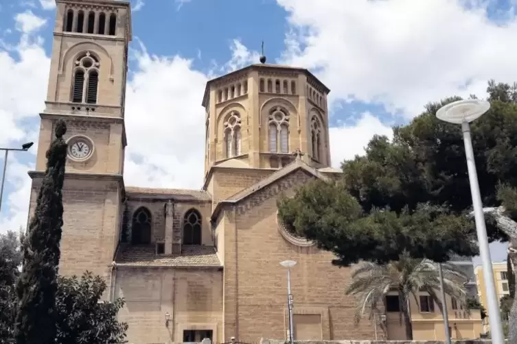 Kirche Santa Maria Del Milagri in Palma des Mallorca: Wer fühlt sich nicht an den Speyerer Dom erinnert. Ein Artikel im „Mallorc