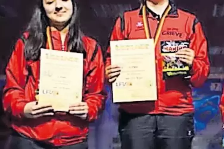 Pirmasenser Doppelsieg: Bundesligaspielerin Marie-Luise Scherer (rechts) siegte bei der U18-Landesmeisterschaft vor Vereinskolle