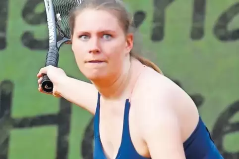 Fokussiert: Pauline Grum vom TC Blau-Weiss Zellertal feierte gegen Freinsheim Erfolge im Einzel und im Doppel.