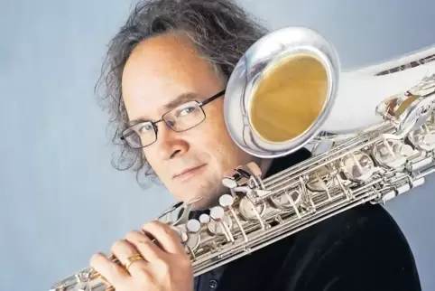 Der Saxofonist Peter Weniger ist in der Westpfalz durch die Bigband des Trippstadters Thilo Berg bekannt geworden.