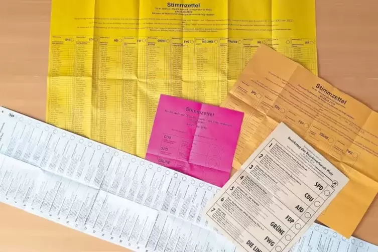 Wer in Ludwigshafen-Oggersheim wohnt, erhält fünf Stimmzettel: Bis zu 60 Kreuzchen können auf dem größten, dem für die Stadtrats