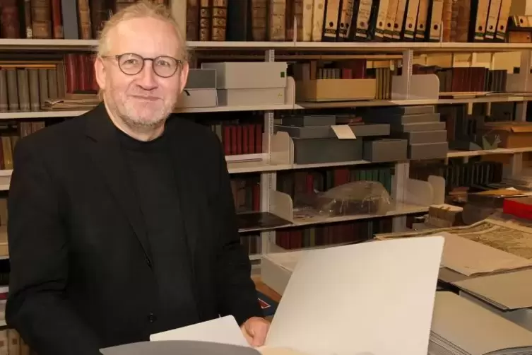 Die in zahllosen grauen Mappen einsortierte Slevogt-Korrespondenz ist l&auml;ngst nicht das Einzige, mit dem sich Armin Schlechter be