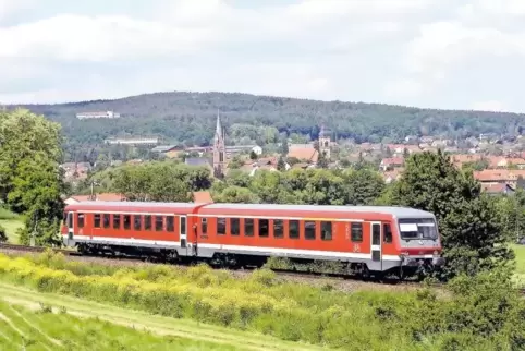 Die gute Einbindung in den Rheinland-Pfalz-Takt mit stündlichen Zügen nach Frankenthal hat Eisenberg als Wohnort deutlich aufgew