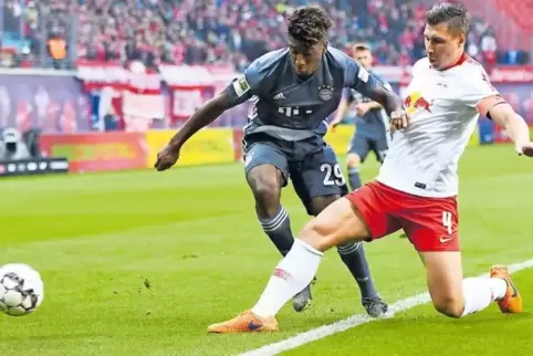33. Bundesliga-Spieltag: Willi Orban bremst Bayerns Kingsley Coman (links).