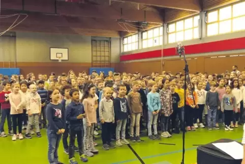 Geballt Stimmkraft der Grundschüler für die schuleigene CD.