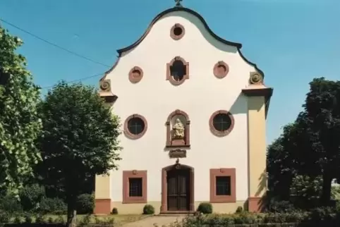 Barockes Schmuckstück: Die Marienkapelle in Kirrweiler wurde vor 250 Jahren als Wallfahrtskapelle geweiht. Der Friedhof rückte i