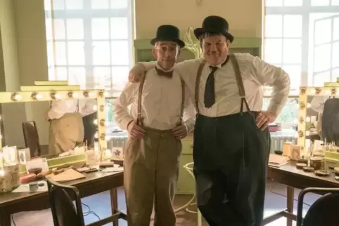 Einfach großartig: Steve Coogan (l) als Stan Laurel und John C Reilly als Oliver Hardy „Stan & Ollie" . Foto: Aimee Spinks/Squar