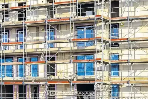 Der DGB fordert vom Staat, selbst mehr Wohnungen zu bauen.