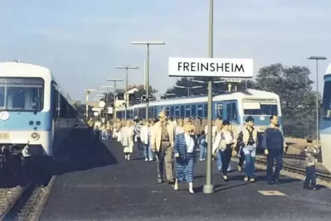 Gerade auf Strecken mit viel Ausflugsverkehr (wie hier in Freinsheim) sorgte der Taktfahrplan schnell für stark steigende Fahrga
