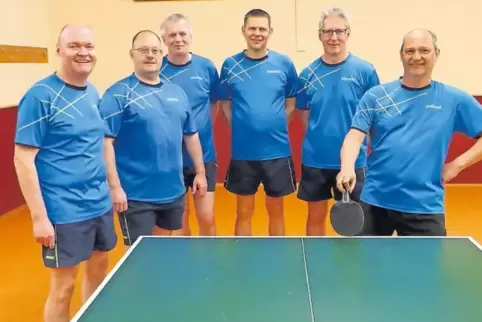 TTV Marienthal, Vizemeister in der zweiten Staffel der Tischtennis-Kreisliga Ost, von links: Richard Schmidt, Carsten Staub, Kur