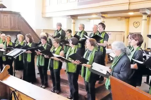 Nach den Vorgaben des anglikanischen „Book Of Common Prayer“: der Protestantische Kirchenchor mit Dirigentin Christiane Schmidt.
