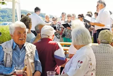 Zum elften Mal hatte der PWV „Hinkelstein“ zum Gottesdienst am Fünflän-dereck eingeladen. Hier grenzen die Gemarkungen von Gunde