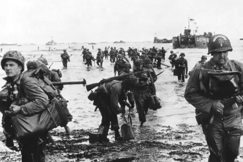 Alliierte Soldaten landen am 6. Juni 1944 in der Normandie, hier US-Truppen am „Omaha Beach“.  Foto: Cpt Herman Wall/US National