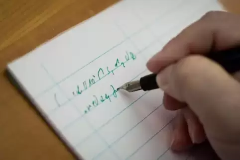 Mit 400 Silben pro Minute sicherte sich Torsten Semar den Titel bei den Deutschen Meisterschaften in Stenografie. Symbolfoto: dp