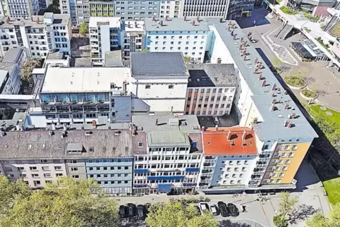 Zentral: Der Bunker liegt gegenüber vom Rathaus.