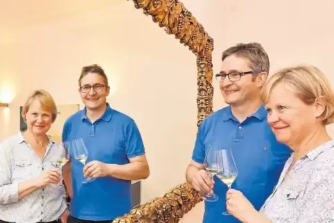 Die Weinberge werden nach den Regeln des biologischen Anbaus von Sabine Mosbacher-Düringer und ihrem Mann Jürgen Düringer gepfle