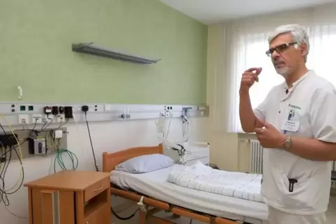 Das Schlaflabor wird von Dr. Wolfram Schulz noch einen Monat lang weiter betreut.  Foto: Iversen