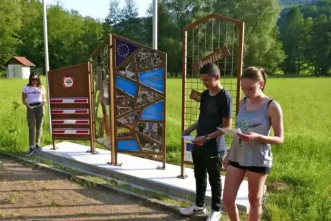 Wochenlang haben deutsche und französische Jugendliche an dem neuen Denkmal in St. Germanshof gearbeitet. Foto: Kadel-Magin