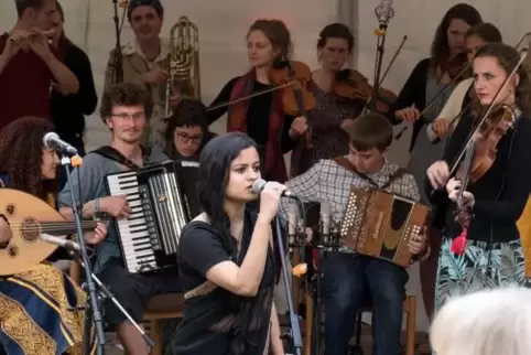 Beim Ethno-Camp musizieren junge Leute aus aller Herren Länder zehn Tage zusammen. Foto: Sayer